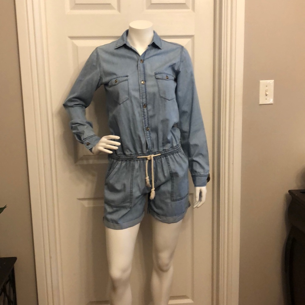 Judy Blue jean long sleeve jumper shorts SZ M travel beach vacation date…